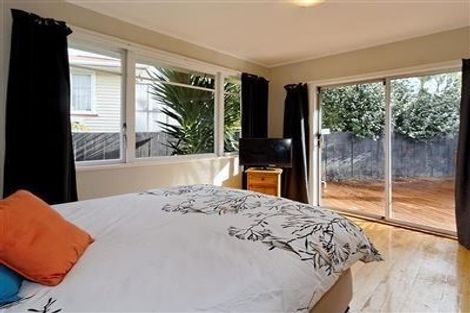 Photo of property in 24 Cutler Street, New Lynn, Auckland, 0600