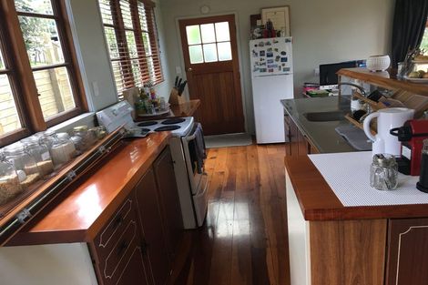 Photo of property in 116 Tiroroa Avenue, Te Atatu South, Auckland, 0610