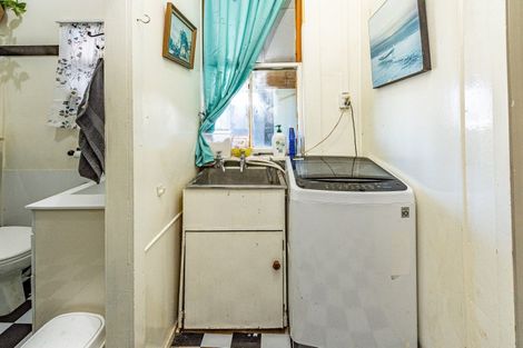 Photo of property in 17 Gloag Street, Waverley, 4510