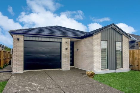 Photo of property in 14 Oakmill Drive, Casebrook, Christchurch, 8051