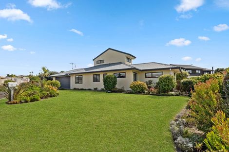 Photo of property in 72 Dalton Drive, Papamoa Beach, Papamoa, 3118