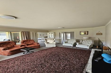 Photo of property in 51 Gandalf Crescent, Paraparaumu, 5032