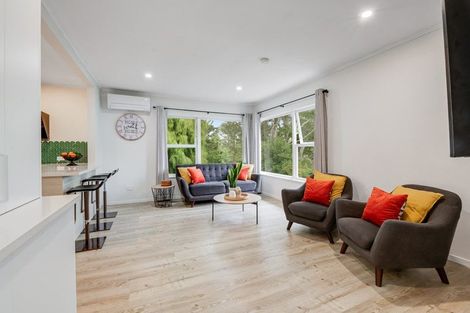 Photo of property in 2/10 Nea Place, Hillcrest, Auckland, 0627