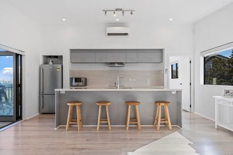 Photo of property in 7 Vipond Road, Stanmore Bay, Whangaparaoa, 0932