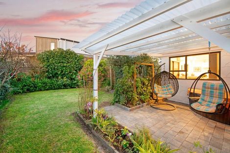 Photo of property in 5 Edgewater Grove, Orewa, 0931