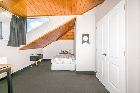 Photo of property in 2 Dallinger Street, St Andrews, Hamilton, 3200