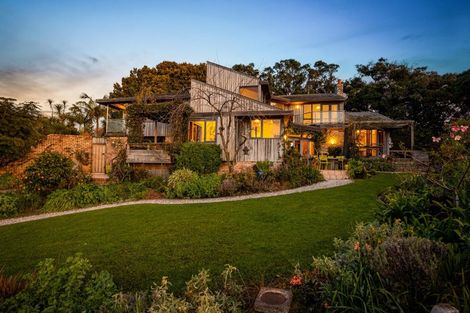 Photo of property in 28 The Crescent, Tindalls Beach, Whangaparaoa, 0930