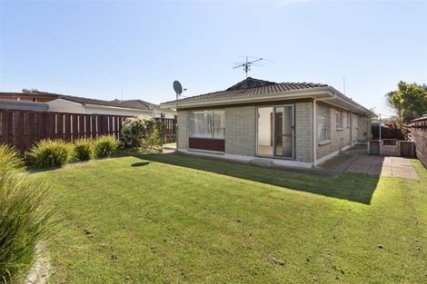 Photo of property in 2/15 Meadowcourt Drive, Manukau, Auckland, 2025