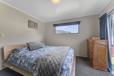 Photo of property in 2 Seagull Place, Whitby, Porirua, 5024