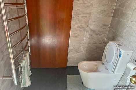 Photo of property in 1/457a Glenfield Road, Glenfield, Auckland, 0629