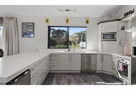 Photo of property in 1 Gleaming Place, Waiuku, 2123