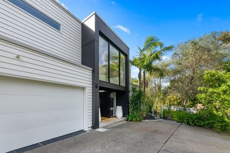 Photo of property in 15c Rodney Road, Northcote Point, Auckland, 0627