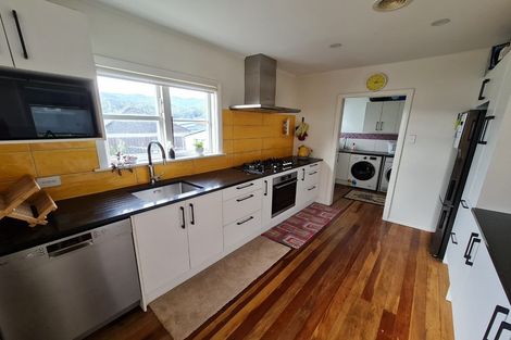 Photo of property in 5 Bledisloe Crescent, Wainuiomata, Lower Hutt, 5014
