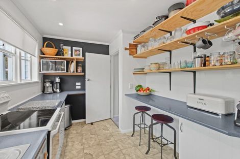 Photo of property in 39 Tiromoana Road, Raumati South, Paraparaumu, 5032