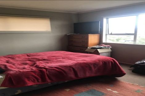 Photo of property in 32a Cheltenham Terrace, Newlands, Wellington, 6037