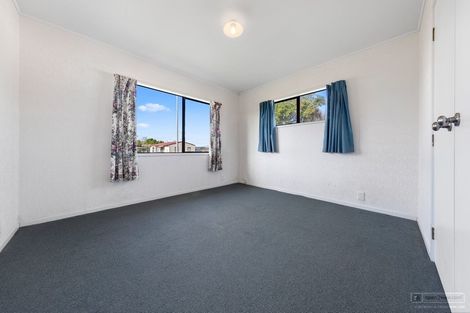 Photo of property in 2/31 Solveig Place, Randwick Park, Auckland, 2105