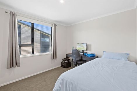 Photo of property in 11 Discovery Place, Marfell, New Plymouth, 4310