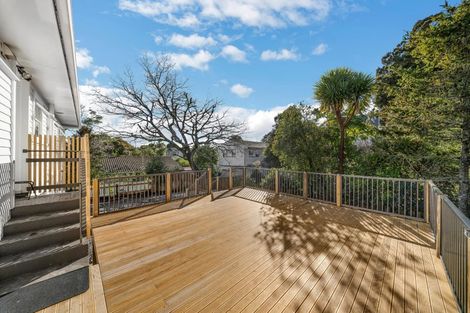 Photo of property in 4 Sunnyside Road, Sunnyvale, Auckland, 0612
