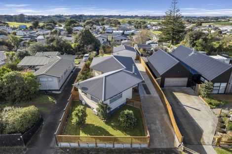Photo of property in 98 Matai Street, Castlecliff, Whanganui, 4501