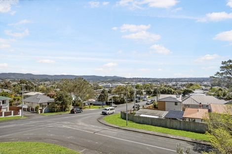 Photo of property in 84 Awaroa Road, Sunnyvale, Auckland, 0612