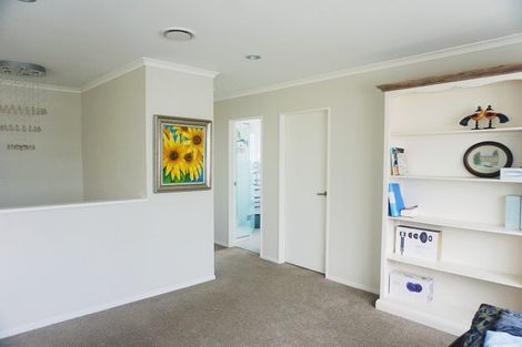 Photo of property in 27a Normanton Street, Glenfield, Auckland, 0629