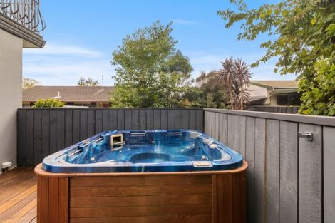 Photo of property in 10 Waitawa Place, Lynmore, Rotorua, 3010