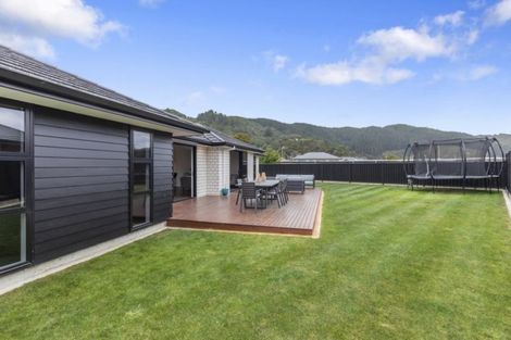 Photo of property in 25 Buddle Road, Wallaceville, Upper Hutt, 5018