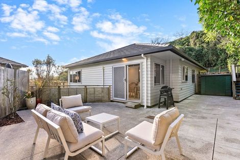 Photo of property in 16 Ted Gilberd Place, Newlands, Wellington, 6037