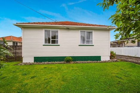 Photo of property in 11 List Street, Welbourn, New Plymouth, 4310