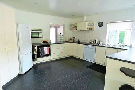 Photo of property in 327 Kaipara Road, Papakura, 2582