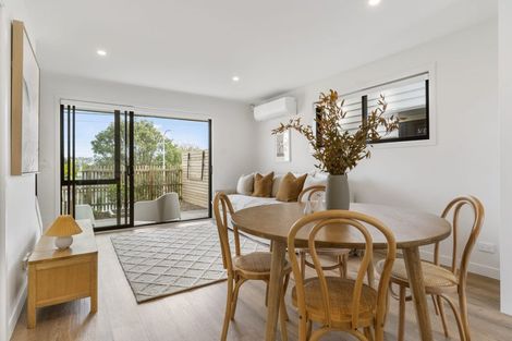 Photo of property in 4/35 Garadice Road, Rothesay Bay, Auckland, 0630