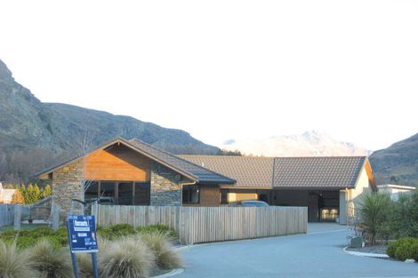 Photo of property in 12 Maple Court, Arthurs Point, Queenstown, 9371
