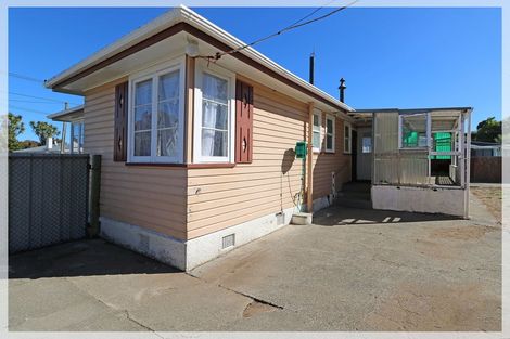 Photo of property in 3 Jenks Street, Foxton, 4814