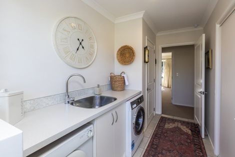 Photo of property in 10 Willowview Drive, Redwood, Christchurch, 8051