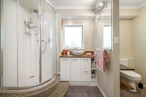 Photo of property in 8 Tranquil Glade, Hillcrest, Auckland, 0627