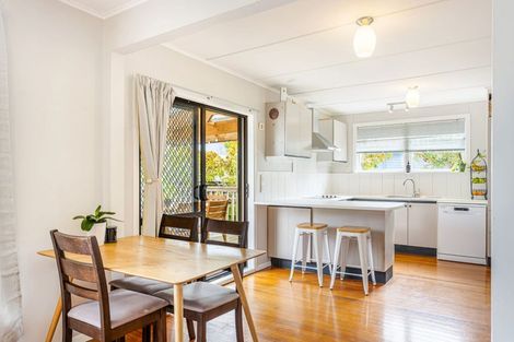 Photo of property in 14 Thomas Avenue, Te Atatu Peninsula, Auckland, 0610