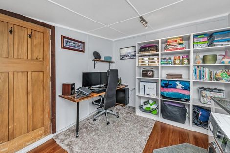 Photo of property in 13 Cliff Street, Coalgate, 7673