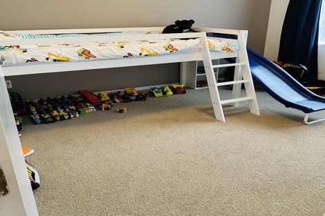 Photo of property in 13 Booralee Avenue, Botany Downs, Auckland, 2010