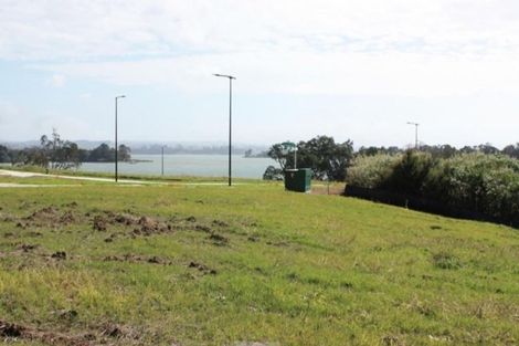 Photo of property in 14 Dame Nganeko Drive, Glenbrook, Waiuku, 2681