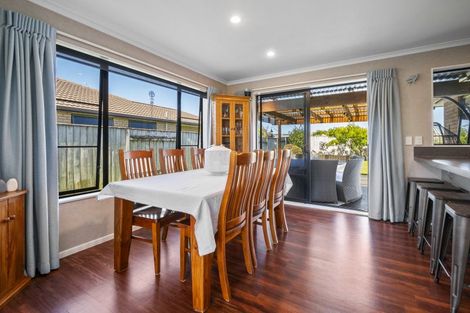 Photo of property in 36 Geneva Terrace, Kelvin Grove, Palmerston North, 4414