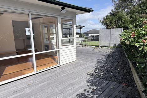 Photo of property in 1/3 Hauraki Crescent, Pinehill, Auckland, 0632