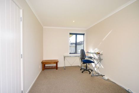 Photo of property in 16 Lorenzo Place, Kelvin Grove, Palmerston North, 4414