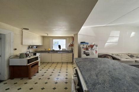 Photo of property in 70 Fairlie Terrace, Kelburn, Wellington, 6021