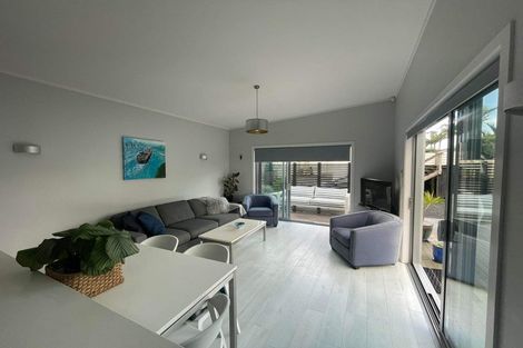 Photo of property in 15 Old Lake Road, Narrow Neck, Auckland, 0624