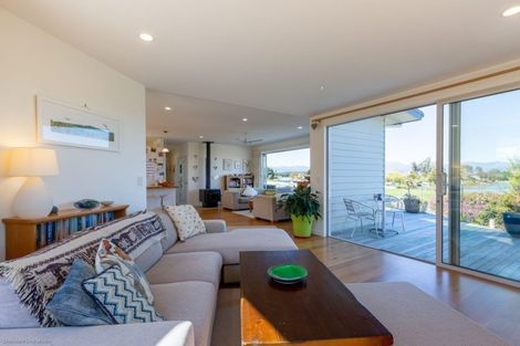 Photo of property in 12 Coutts Place, Mapua, 7005