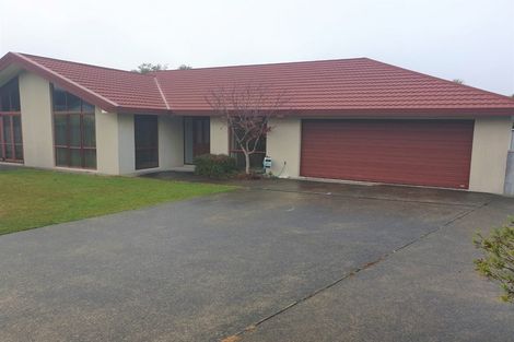 Photo of property in 37 Mcewen Crescent, Riverstone Terraces, Upper Hutt, 5018