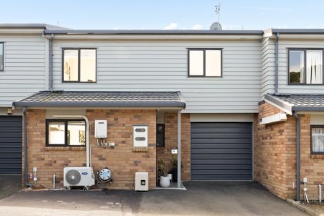 Photo of property in 10/36 West Coast Road, Glen Eden, Auckland, 0602