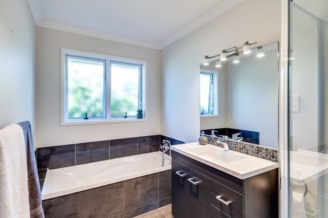 Photo of property in 24 Kapiti Drive, Poraiti, Napier, 4112