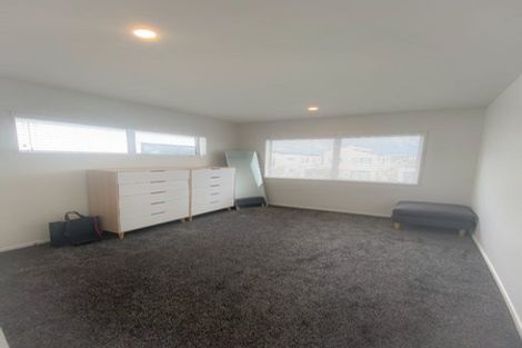 Photo of property in 102 Bellbird Street, Papakura, 2110