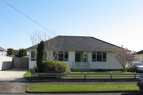 Photo of property in 60 Lismore Street, Merrilands, New Plymouth, 4312